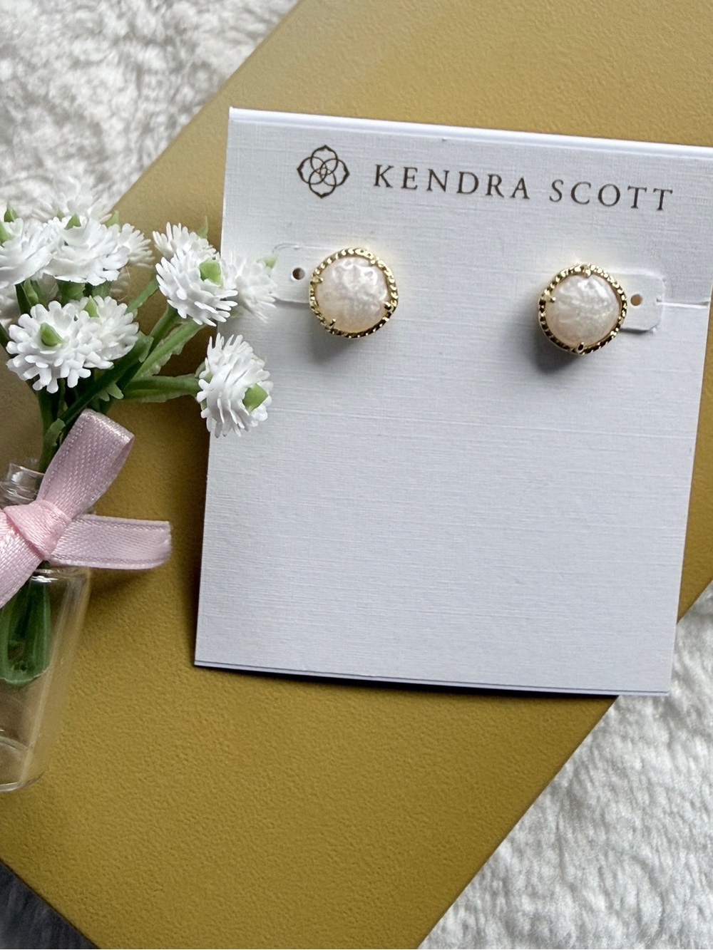Kendra Scott Sand Dollar Gold Stud Earrings Natural